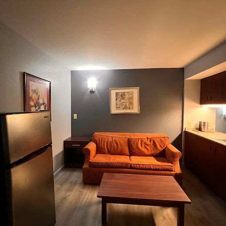 Blisspoint Inn & Suites, Northwood מראה חיצוני תמונה