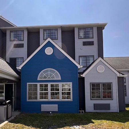 Blisspoint Inn & Suites, Northwood מראה חיצוני תמונה