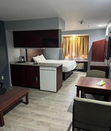 Blisspoint Inn & Suites, Northwood מראה חיצוני תמונה