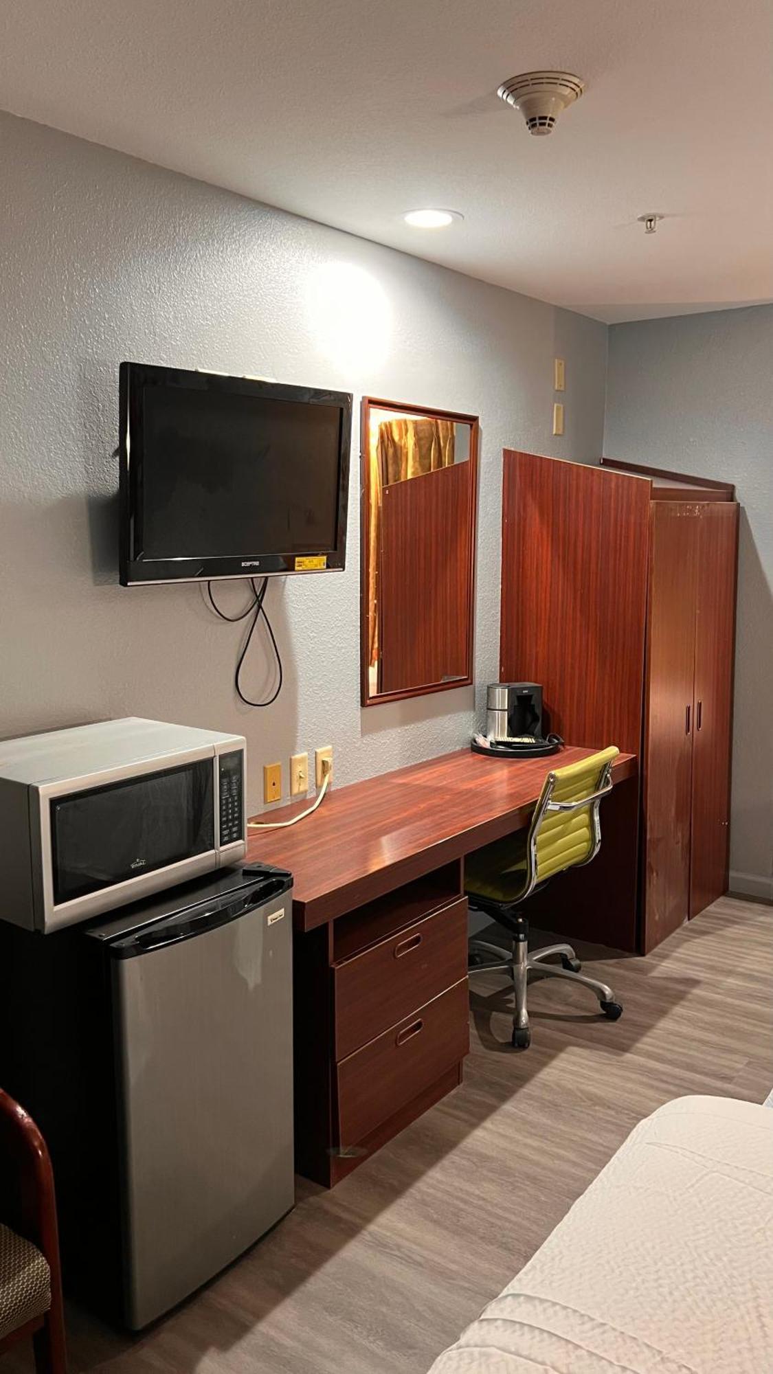 Blisspoint Inn & Suites, Northwood מראה חיצוני תמונה