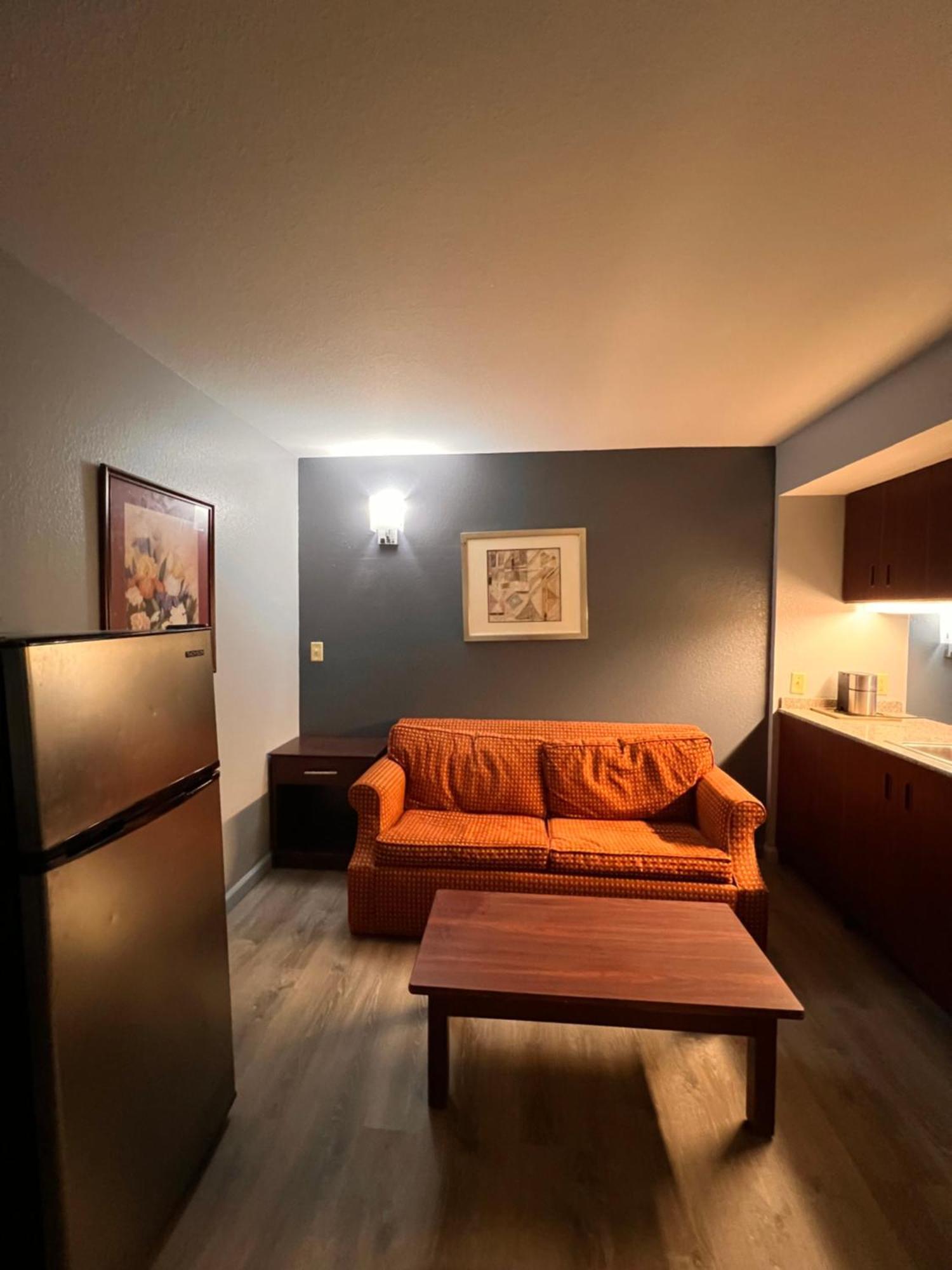 Blisspoint Inn & Suites, Northwood מראה חיצוני תמונה