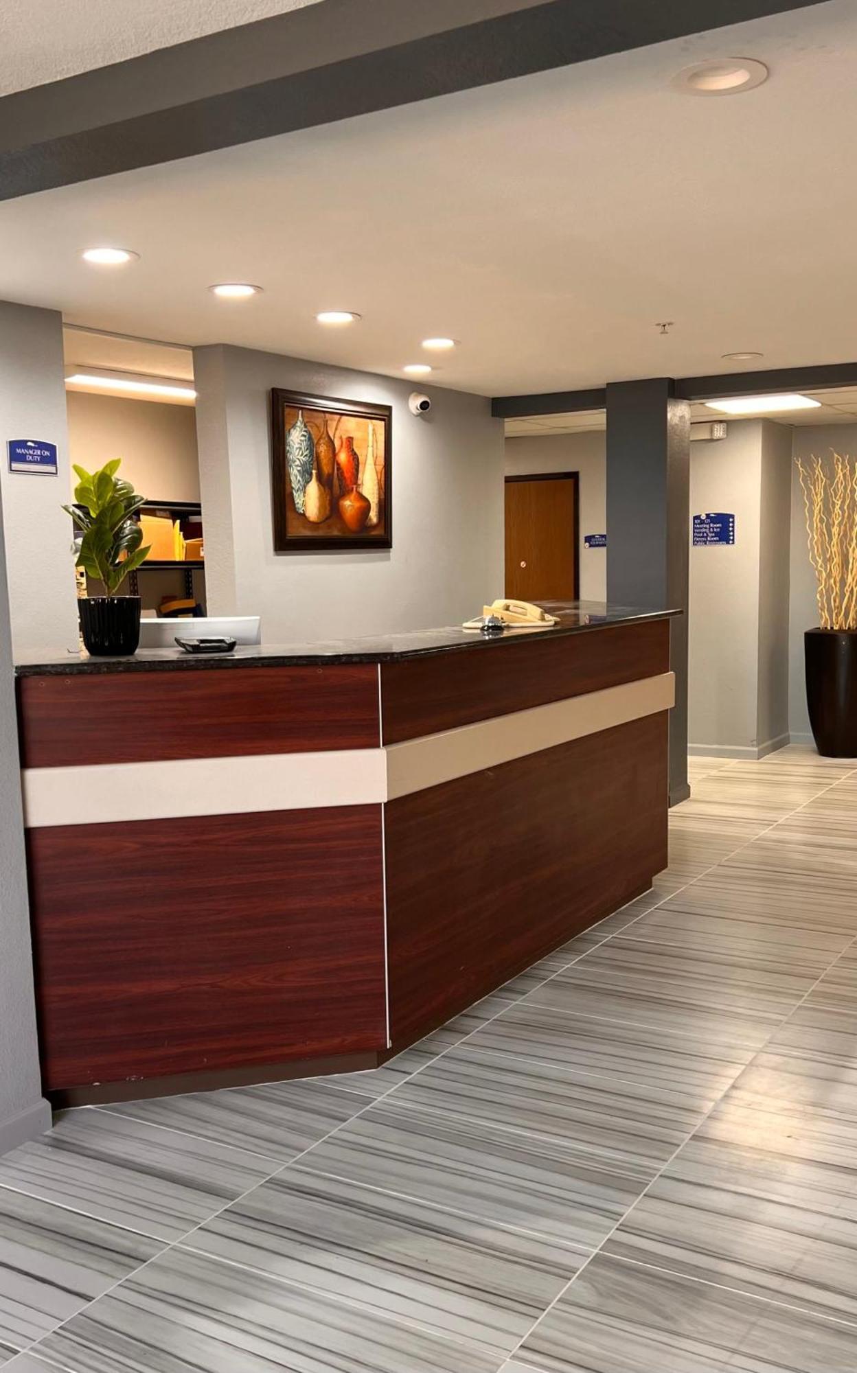 Blisspoint Inn & Suites, Northwood מראה חיצוני תמונה