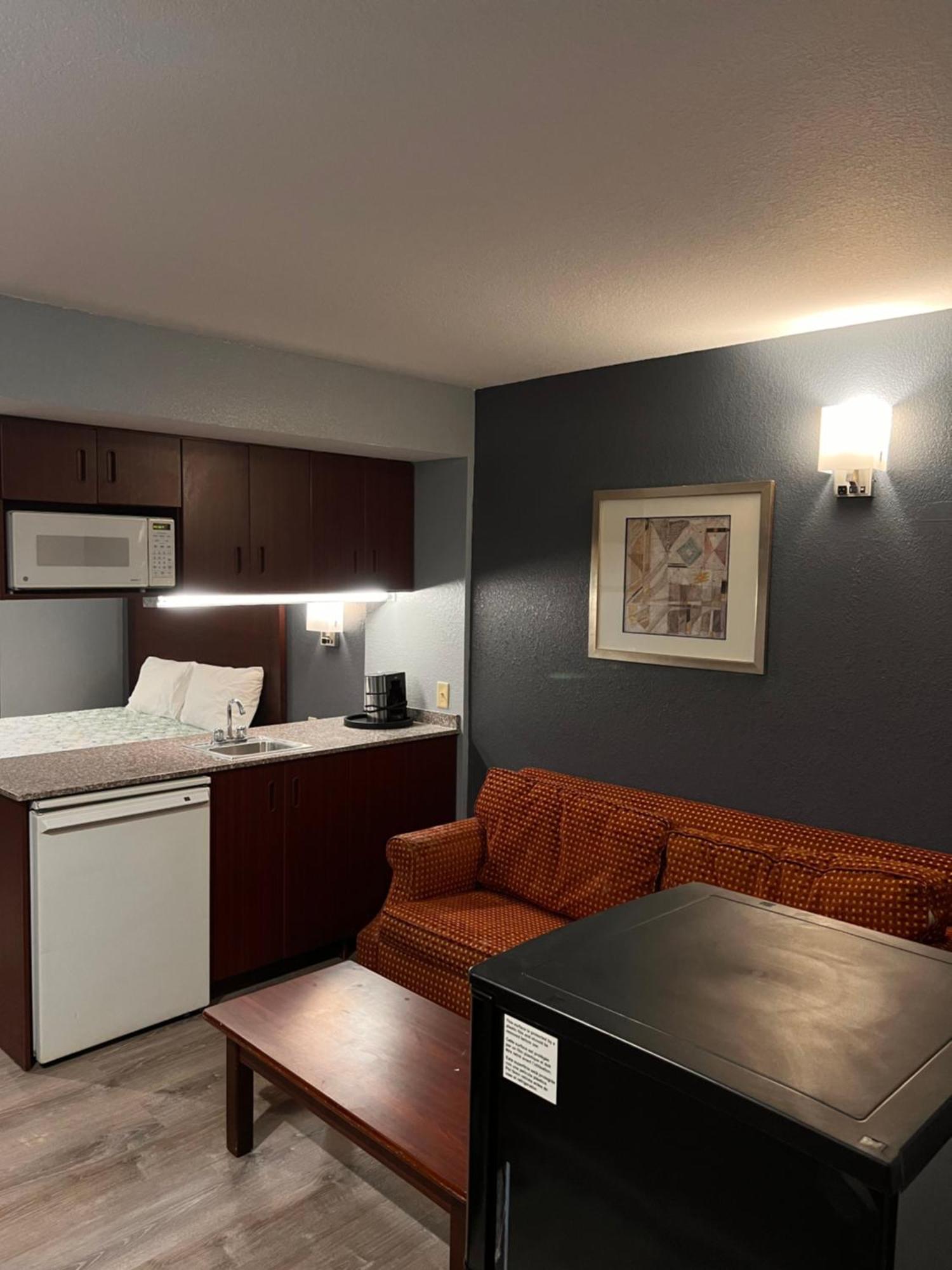 Blisspoint Inn & Suites, Northwood מראה חיצוני תמונה
