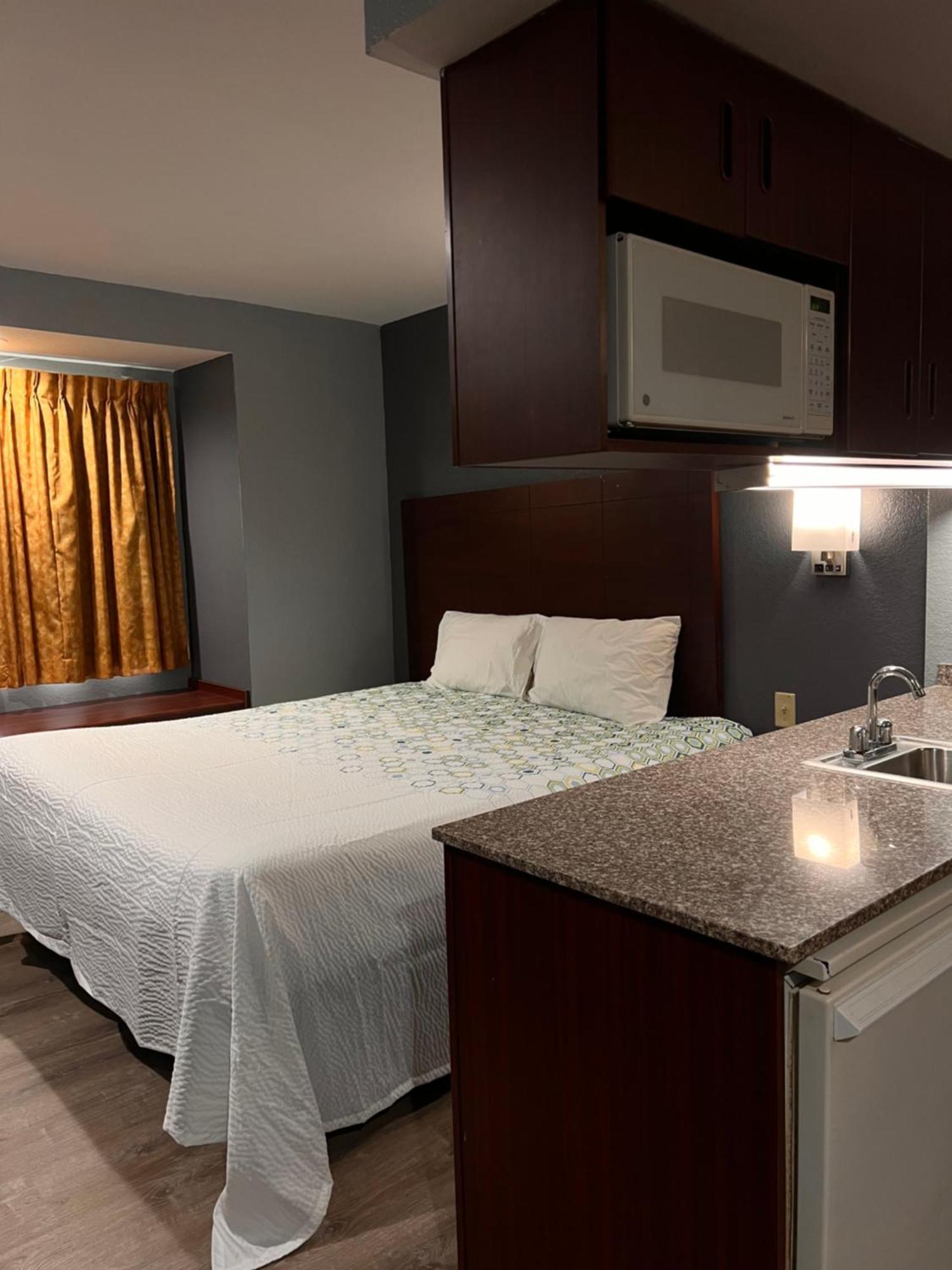 Blisspoint Inn & Suites, Northwood מראה חיצוני תמונה